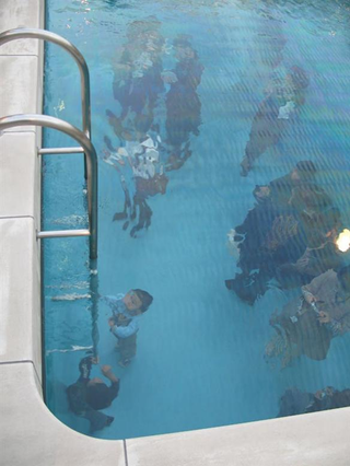 Illustration for article titled Why Are All These Happy Tourists Drowning?